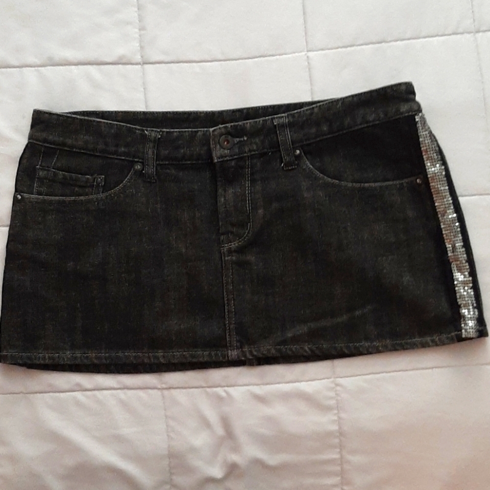 Express X2 vintage black jean skirt w/chain metal